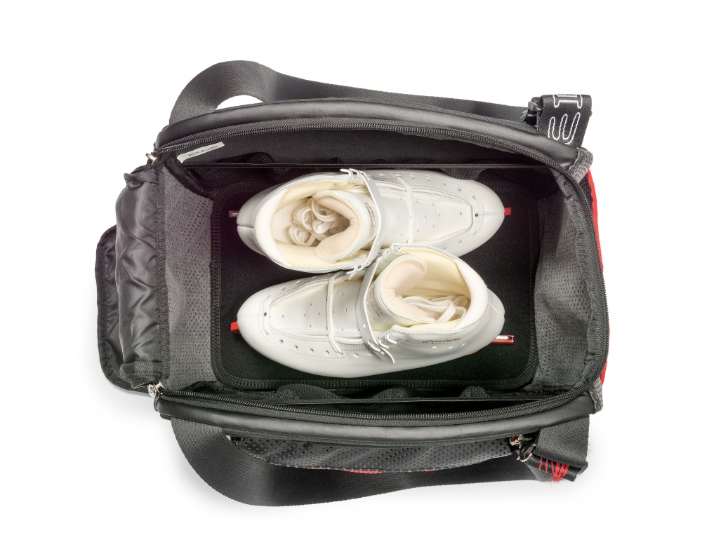 Sia pattini da ghiaccio che da rotelle possono essere riposti all’interno della borsa, anche fino alla taglia 290
